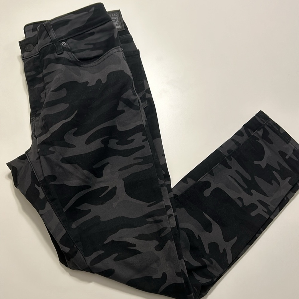 Levi’s 711 skinny black and gray camouflage jeans size 29. Excellent condition. - Picture 7 of 8